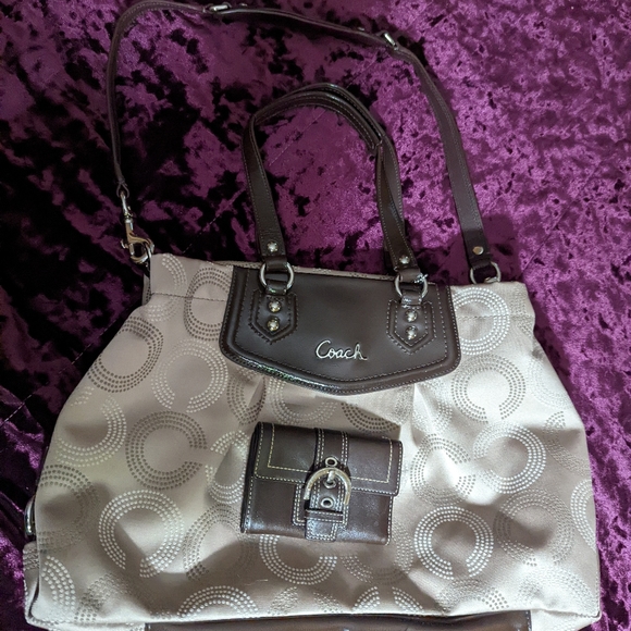 Coach bag with matching wallet - Picture 14 of 14